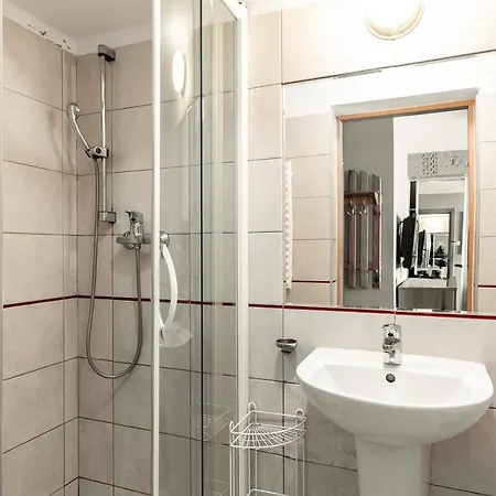 Krzeptowskiego 33 *